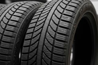 Coraz mniej Polaków wymienia opony na zimowe. To już europejski trend 