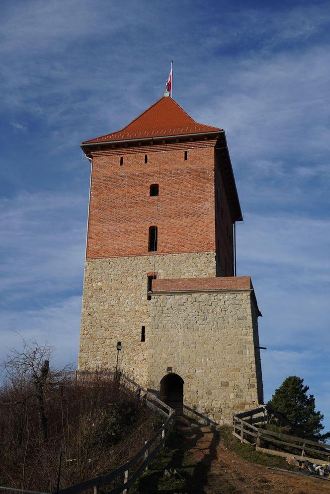 Wieża zamku w Melsztynie została odbudowana. Tak wygląda w całej okazałości!