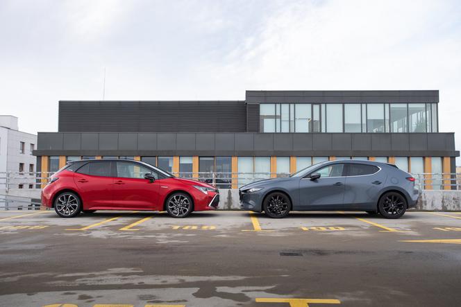 Toyota Corolla 2.0 Hybrid Dynamic Force 184 KM e-CVT vs Mazda 3 Skyactiv-X 180 KM 6MT AWD