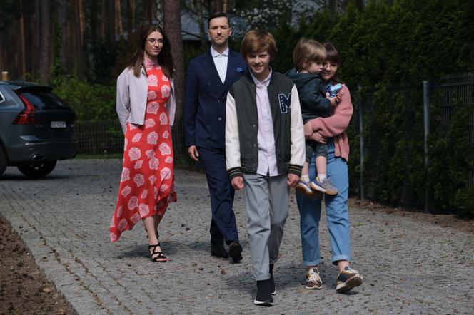 BrzydUla 2 odc. 292. Ula (Julia Kamińska), Marek (Filip Bobek), Antoś (Jakub Jankowski), Julka (Marysia Włodkowska), Kuba (Jakub Rutkowski)