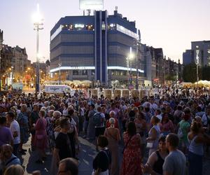 Potańcówka przed Teatrem Śląskim w Katowicach