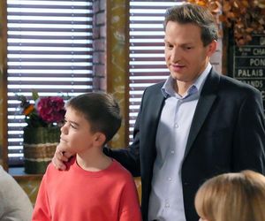 Barwy szczęścia odc. 3167. Agnieszka (Katarzyna Tlałka), Łukasz (Michał Rolnicki), Ksawery (Bartosz Gruchot)