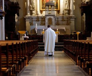 Łódź. Młody mężczyzna okradł księdza. Teraz jest poszukiwany