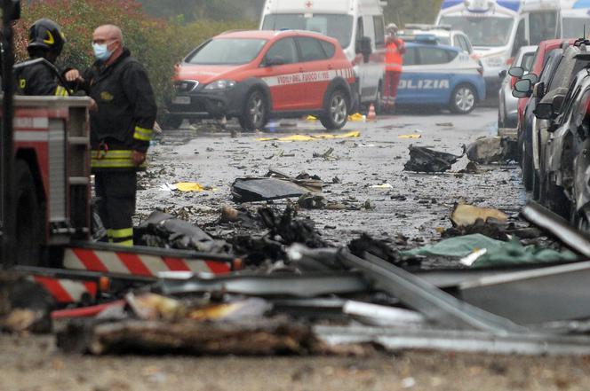 Samolot wleciał w budynek na przedmieściach Mediolanu