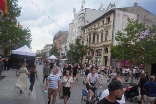 Tłumy na Piotrkowskiej. Zobacz, jak wygląda wizytówka Łodzi podczas urodzin miasta [ZDJĘCIA]