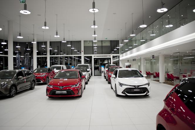 Toyota Romanowski Kraków nowy salon Toyoty i Lexusa