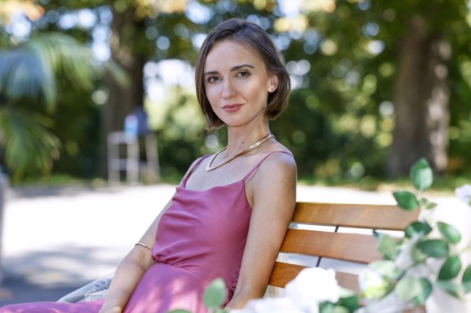 "Pierwsza miłość" - Melka to jedna z głównych postaci serialu. Jak wyglądała Ewa Jakubowicz, która wciela się w bohaterkę, 10 lat temu?