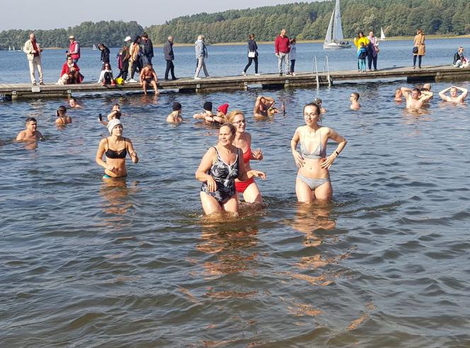 „Kąpiący się zimą Olsztyn” zainaugurowali sezon zimowych kąpieli