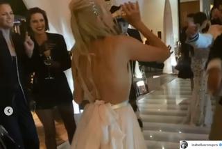 Izabella Scorupco tańczy z butelką w ustach! To WIDEO z jej wesela zaskoczyło fanów!