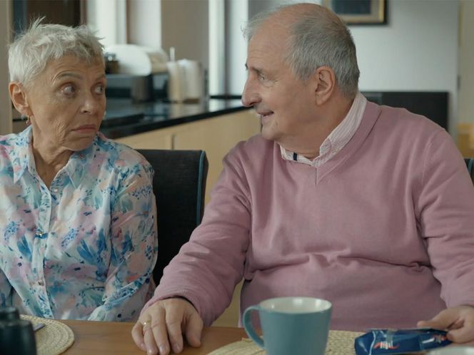 Barwy szczęścia, odcinek 3199: Krystyna (Hanna Bieluszko), Krzysztof Jaworski (Jacek Kałucki) 