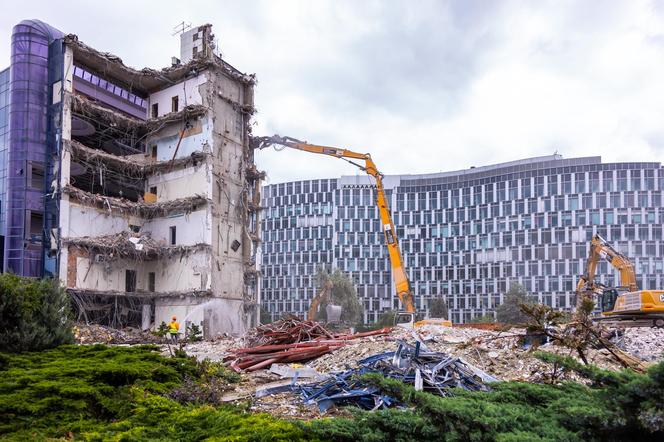 Trwa rozbiórka Curtis Plaza - zdjęcia. To objaw szerszego zjawiska. Warto wiedzieć, jakiego