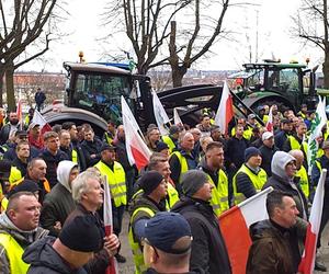 W Szczecinie odbył się Protest Rolników. Zjechało się ponad 100 ciągników!