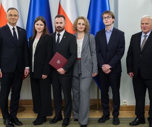 Znany chirurg prof. dr hab. n. med. Kryspin Mitura odebrał z rąk Prezydenta Rzeczypospolitej Polskiej Andrzeja Dudy akt nominacyjny, nadający mu tytuł profesora nauk medycznych i nauk o zdrowiu