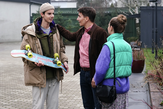 Barwy szczęścia, odcinek 2806: Oliwka (Wiktoria Gąsiewska), Kępski (Jakub Sokołowski), Wiktor (Grzegorz Kestranek)