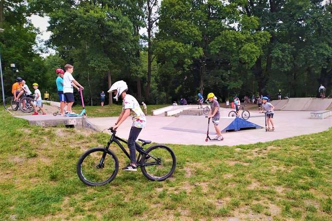 Jazda na całego… tylko w kasku! W trzydziestu lokalizacjach w województwie - rozpoczęto kampanię pod hasłem „Bezpieczny skatepark & pumptrack”