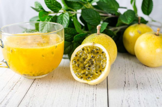 Granadilla – egzotyczny kuzyn marakui. Sprawdź, jak jeść owoce passiflory