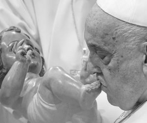 Papież Franciszek nie żyje.
