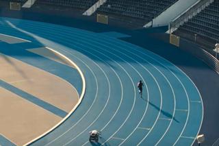 W kilka dni 8 mln osób zobaczyło bydgoski stadion w reklamie. Apple szukało do spotu takiego niezbyt nowoczesnego  