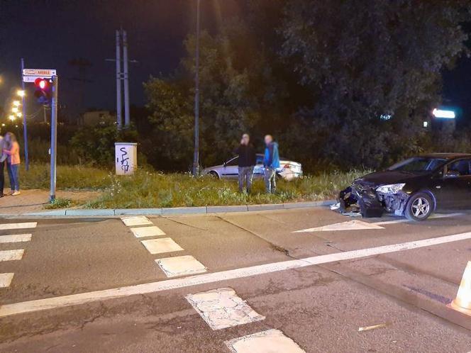 Nowy Sącz. Zderzenie czterech samochodów. Jeden zgubił łódkę