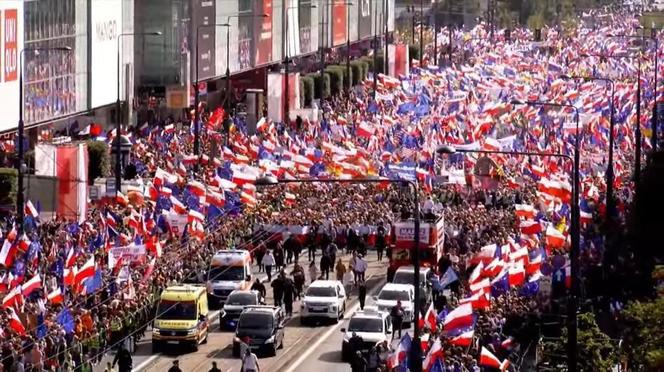 Ruszył Marsz Miliona Serc! Ogromne tłumy Polaków na ulicach Warszawy [ZDJĘCIA]
