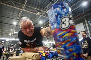 Kobieta z Torunia groziła Owsiakowi śmiercią. Giń i zmień okulary, bo takie noszą LGBT