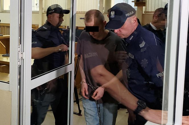 Kamilek z Częstochowy dwa lata temu został zabity w okrutny sposób przez matkę i ojczyma. Oprawcy stanęli dziś przed sądem