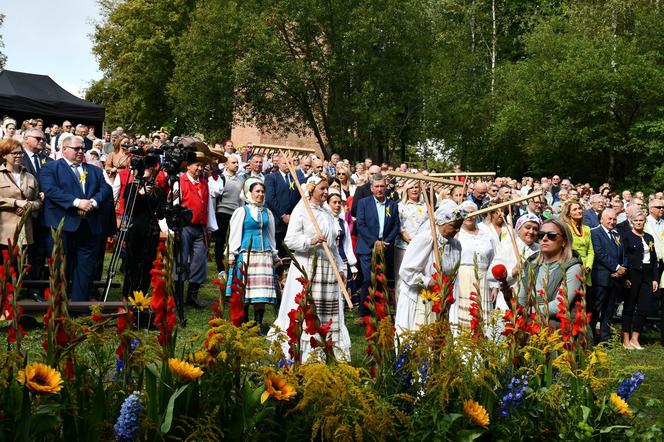 Dożynki wojewódzkie w Olsztynku 2024. Tłumy na wydarzeniu. „To był trudny rok” [ZDJĘCIA]