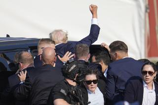 Szokujące teorie po zamachu na Donalda Trumpa. Inscenizacja. Amerykanie szukają winnych