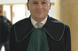 Karl zakpił ze wszystkich? Jego matka żyje? Szokująca teoria obrońcy Amerykanina!