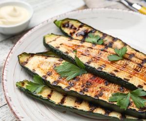 Grillowana cukinia nieco inaczej. Idealne danie na każdą imprezę