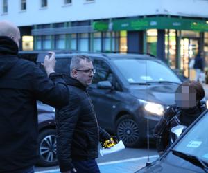 Przemysław Czarnecki opuszcza izbę wytrzeźwień