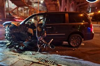 Policyjny pościg na Wisłostradzie. 41-latek rozwalił auto o filar mostu. Był pijany i pod wpływem narkotyków