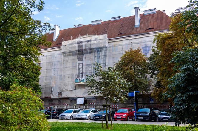 Budynek przy Chopina podczas modernizacji