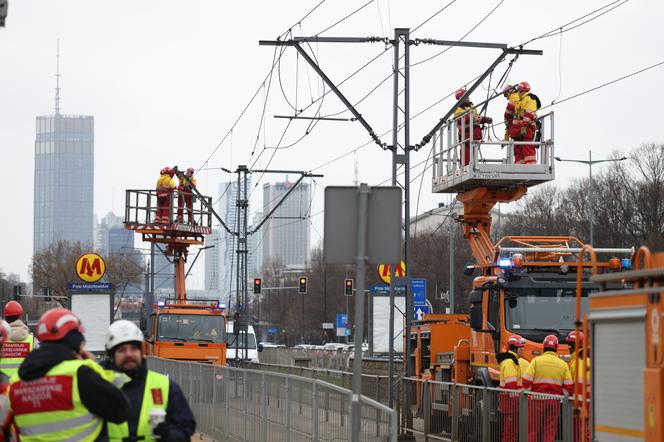 Ciężarówka zerwała tramwajową sieć trakcyjną