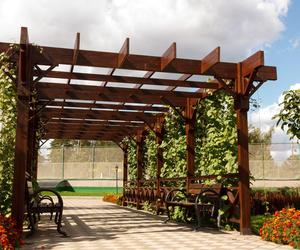 Pergola w ogrodzie