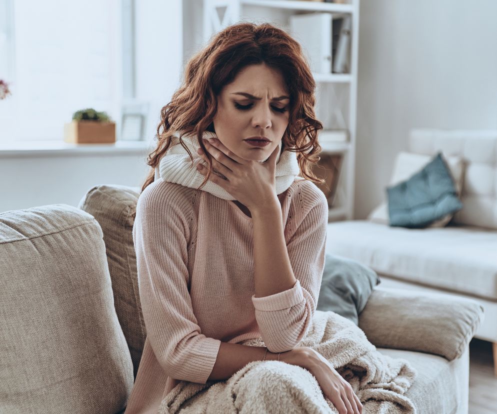 „Suchość? A może drapanie w gardle? Poznaj domowe sposoby leczenia