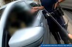 Wrocław. Policjanci rozbili szybę i siłą wyciągnęli 45-latkę z BMW. Nie chciała wysiąść [ZDJĘCIA].