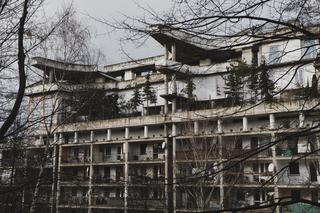 Dziwny blok w Jastrzębiu Zdroju - zobacz zdjęcia willi wybudowanej na bloku mieszkalnym