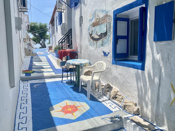 Wyspa Samos. Atrakcje, które warto zobaczyć. Niebieska uliczka w Pitagorio
