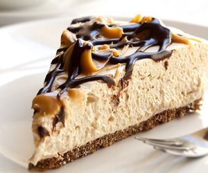 Sernik amaretto. Wyśmienite ciasto nie tylko dla fanów migdałów