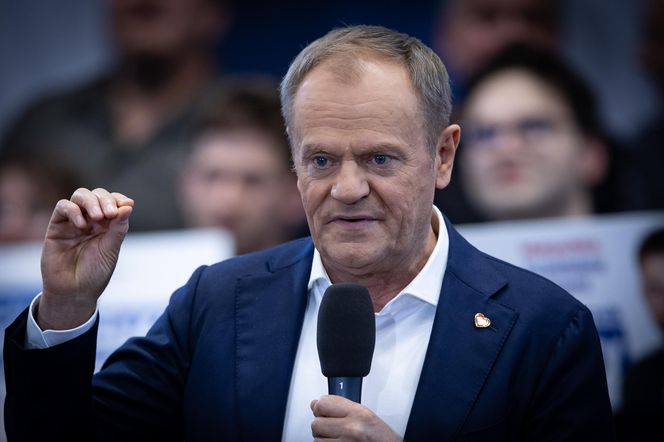 Iskrzy między Donaldem Tuskiem a Karolem Nawrockim