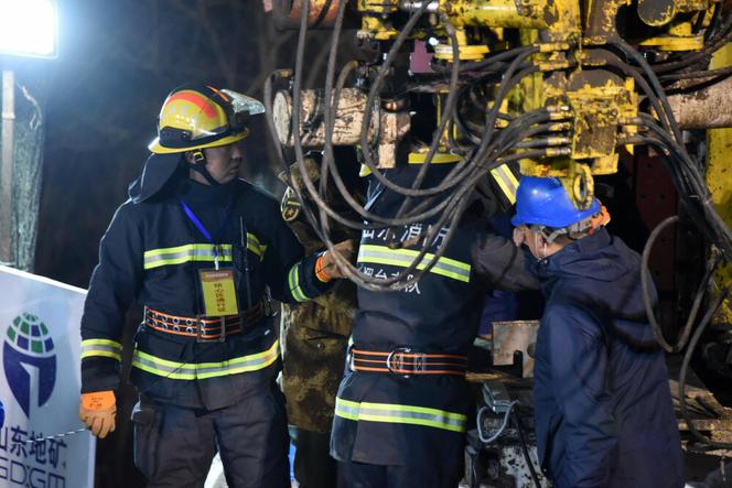 Górnicy uwięzieni w kopalni złota w Chinach 