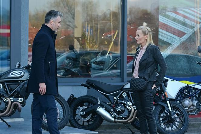 Pierwsza miłość odc. 3357. Artur Kulczycki (Łukasz Płoszajski), Zosia (Dorota Łukasiewicz-Kwietniewska)