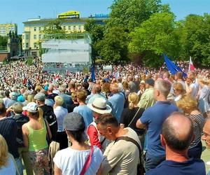 Manifestacja 4 czerwca na placu Solidarności w Szczecinie