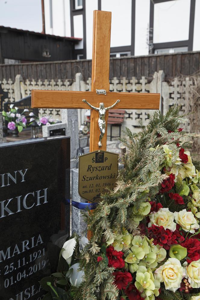 Grób Ryszarda Szurkowskiego na miesiąc po pogrzebie