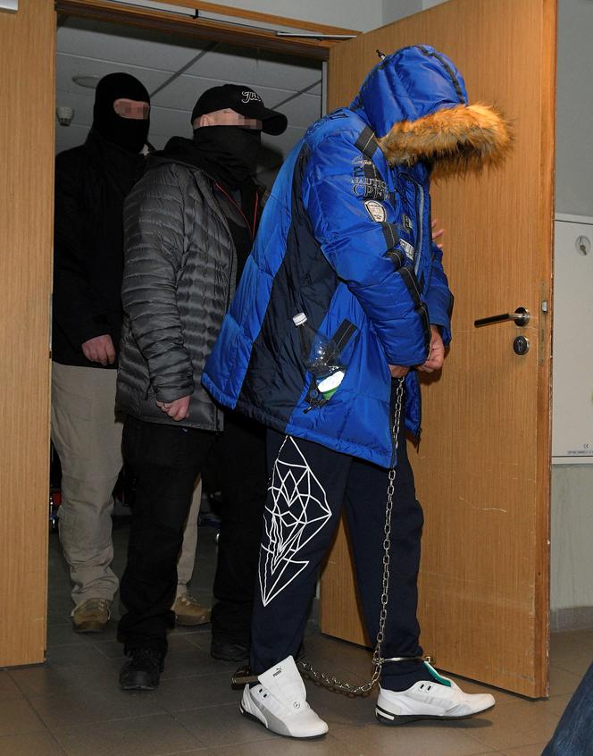 Kobiety całowały kwasowych morderców