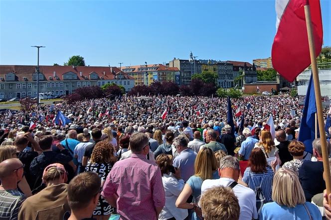 Manifestacja 4 czerwca na placu Solidarności w Szczecinie