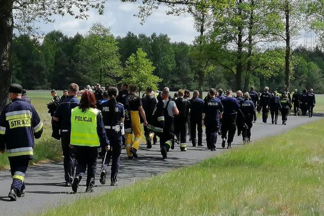 Ponad sto osób w akcji, policyjny śmigłowiec i dron. Poszukiwaną 27-latkę odnaleziono na... Śląsku [FOTO]