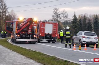 Groźny wypadek na DK 75 w Gnojniku. Motocyklista zderzył się z osobówką