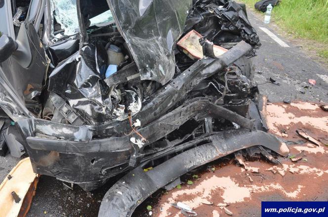 Potworny wypadek pod Piszem! Volkswagen i volvo roztrzaskane. Na miejscu śmigłowiec [ZDJĘCIA]. 